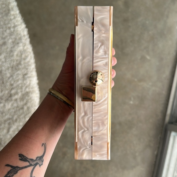 Pearl Clutch - Picture 10 of 10